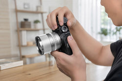 TTArtisan AF 75mm f/2 Silber