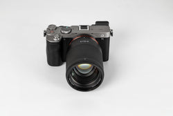 TTArtisan AF 85mm f/1,8 Neo an einer spiegellosen Vollformatkamera